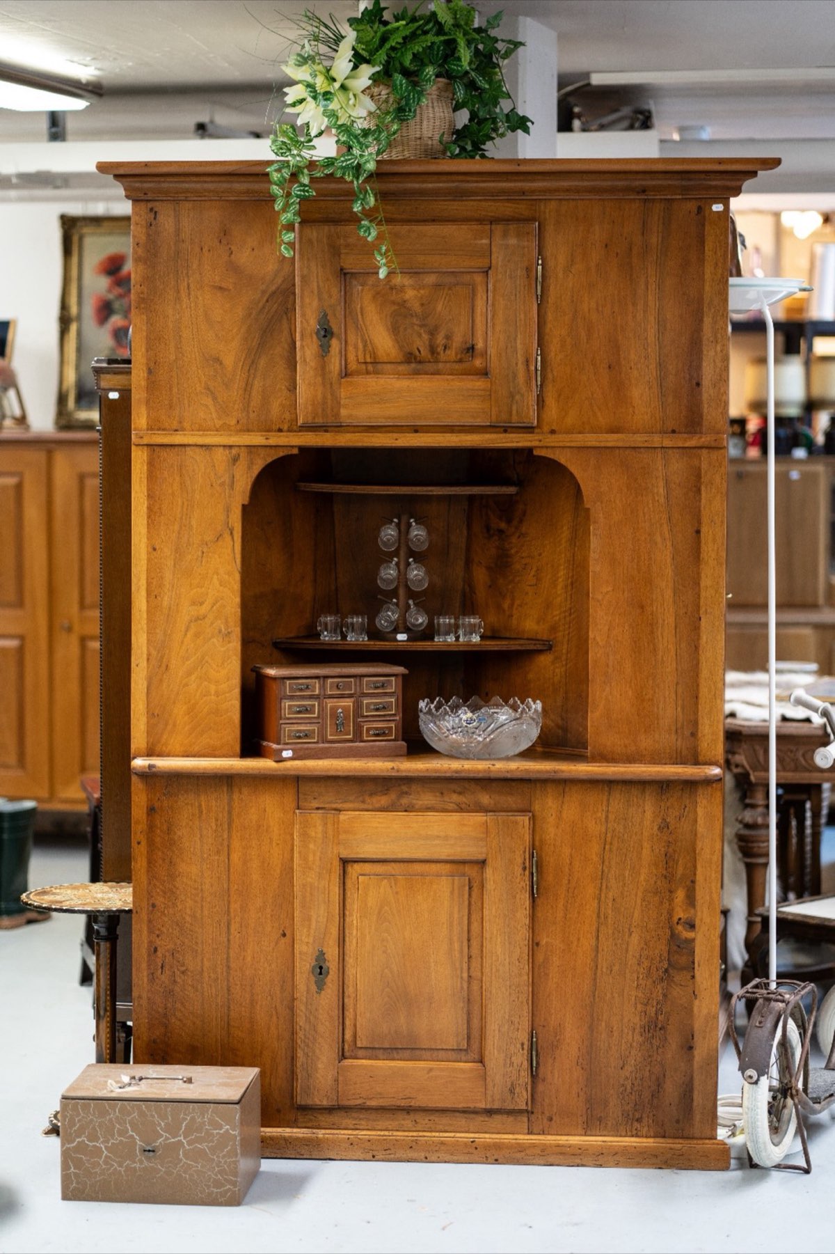 Vintage Möbel und Kristallwaren