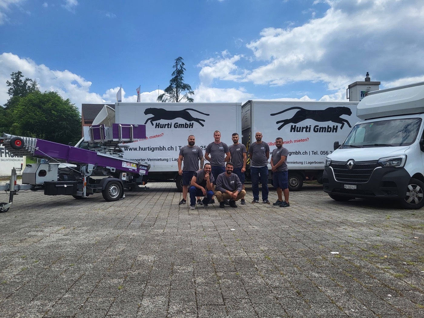 Hurti Transport Team mit LKW in Baden - Professionelle Umzugsfirma